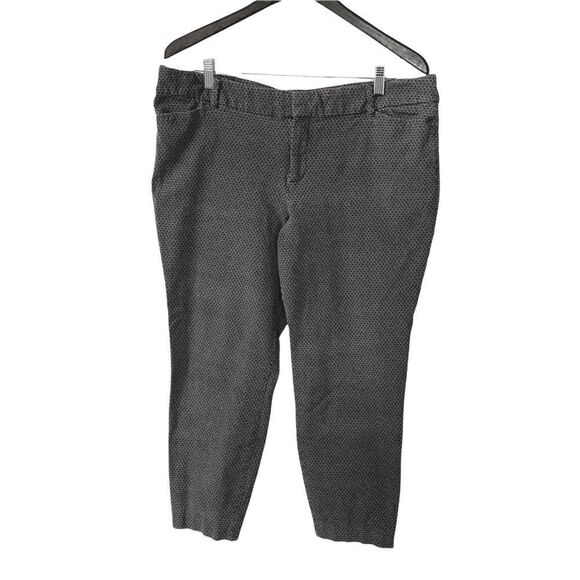 Old Navy “Grey Diamond” Patterned Mid Rose Ankle Length Pixie Pant. - Picture 2 of 10